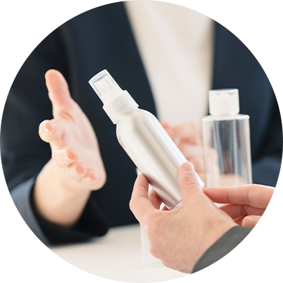 商品開発するスタッフ